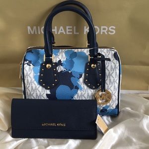 NWT Michael Kors Aria Crossbody Bag & Wallet Set
